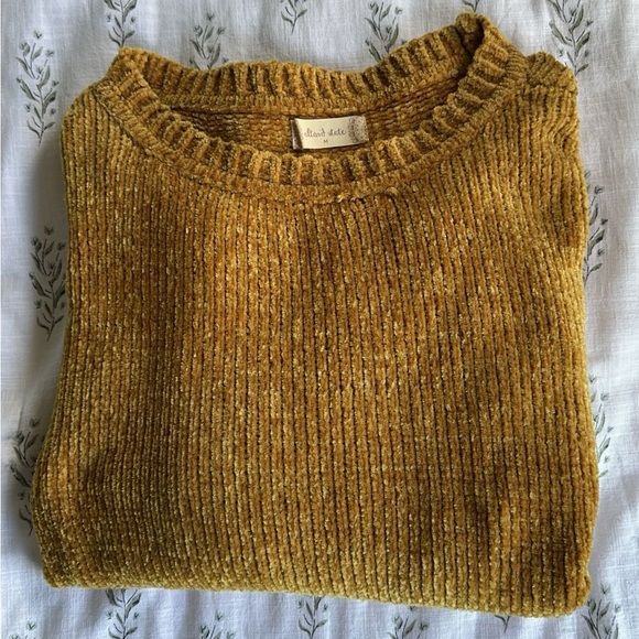 Altar’d State sweater (yellow) - Picture 3 of 4